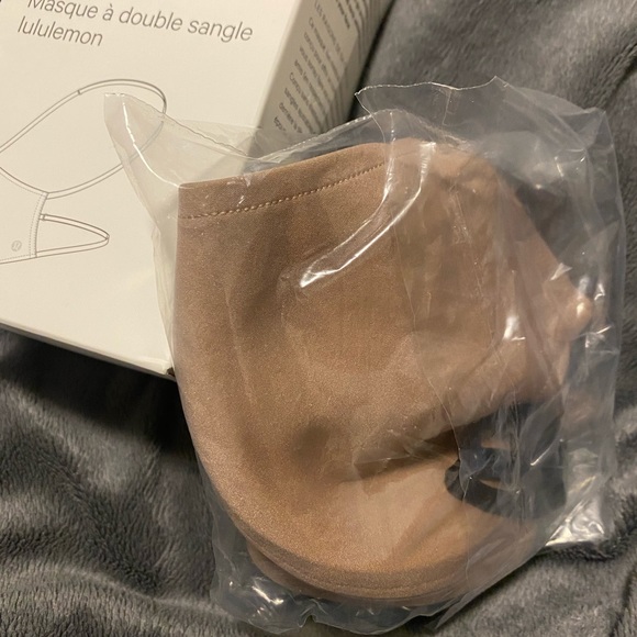 Lululemon Double Strap Face Mask in Soft Sand - Picture 8 of 13